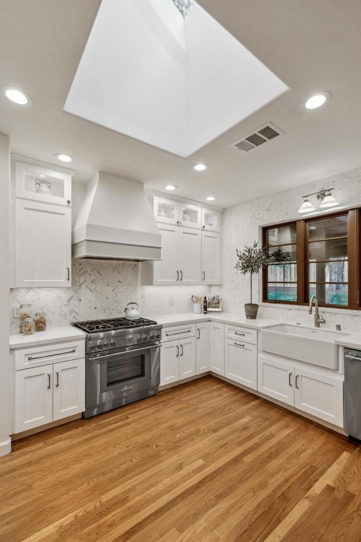 Detail Gallery Image 28 of 93 For 138 Valdeflores Dr, Burlingame,  CA 94010 - 4 Beds | 3/1 Baths