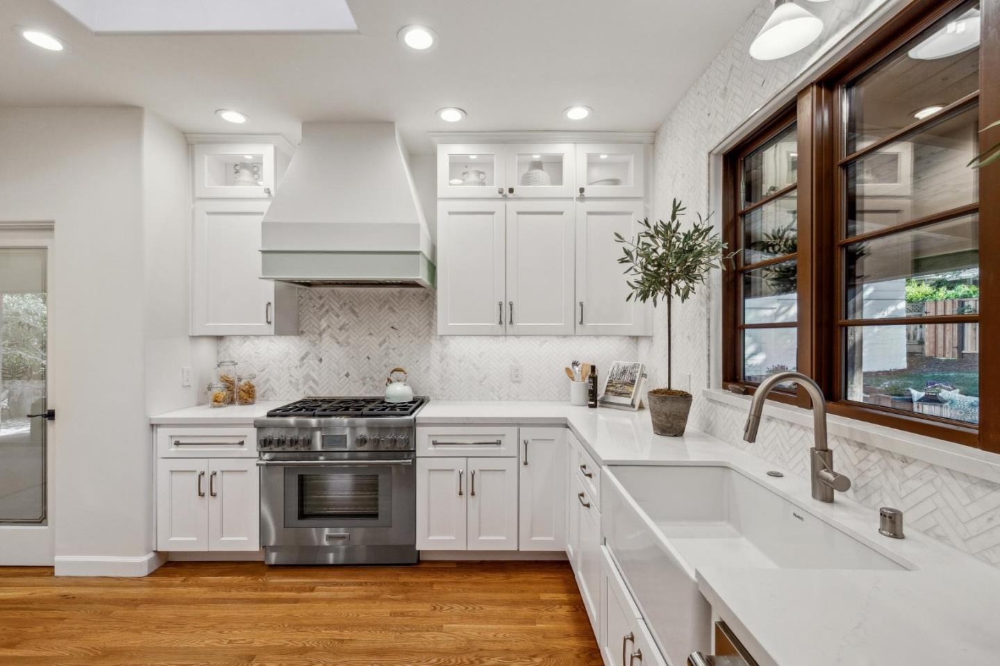 Detail Gallery Image 29 of 93 For 138 Valdeflores Dr, Burlingame,  CA 94010 - 4 Beds | 3/1 Baths
