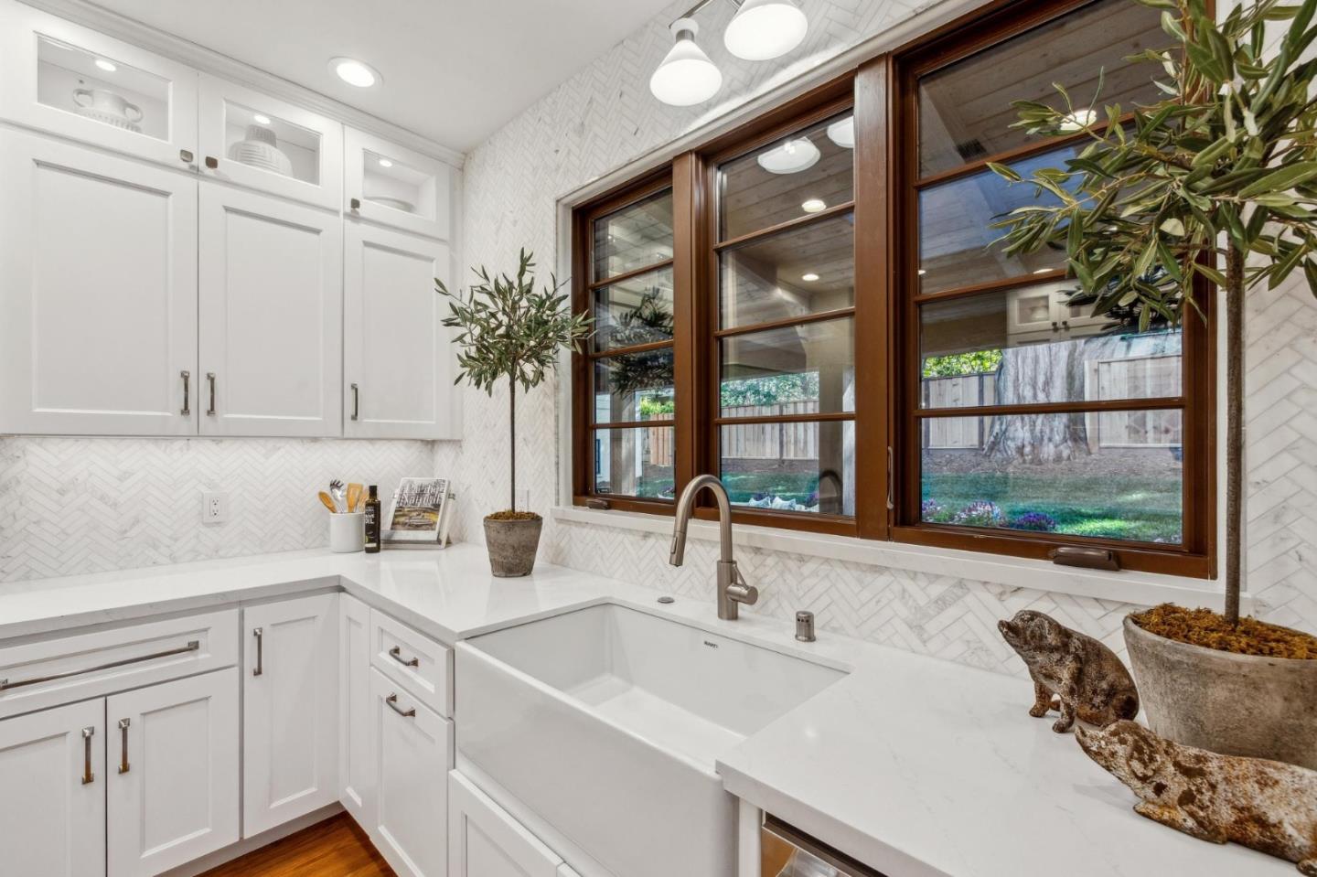 Detail Gallery Image 32 of 93 For 138 Valdeflores Dr, Burlingame,  CA 94010 - 4 Beds | 3/1 Baths