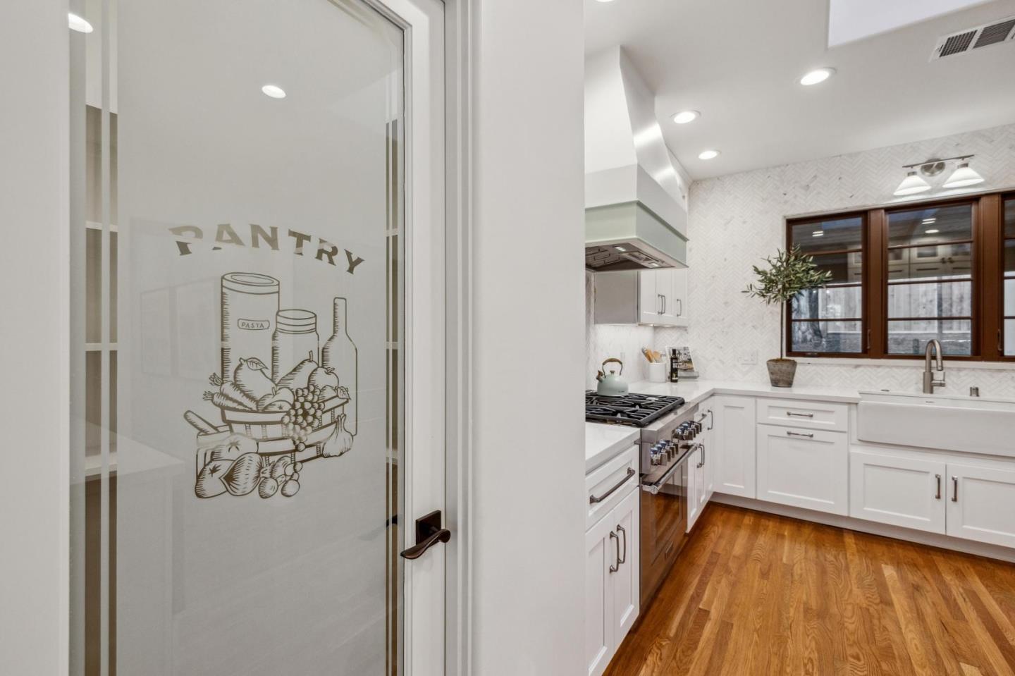 Detail Gallery Image 35 of 93 For 138 Valdeflores Dr, Burlingame,  CA 94010 - 4 Beds | 3/1 Baths