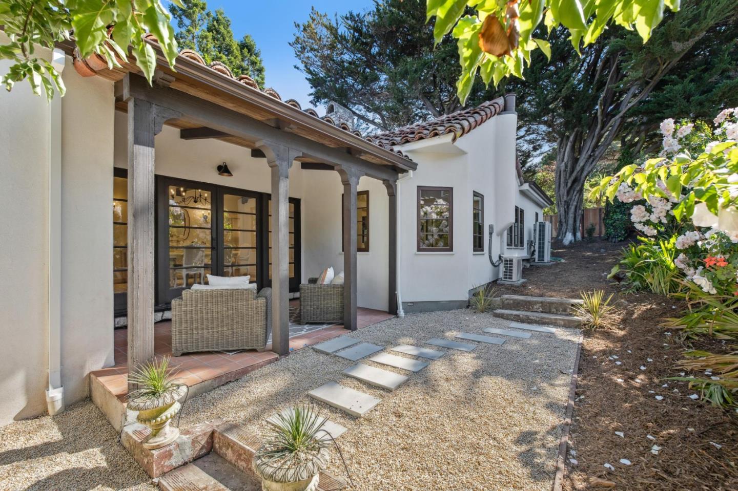 Detail Gallery Image 70 of 93 For 138 Valdeflores Dr, Burlingame,  CA 94010 - 4 Beds | 3/1 Baths