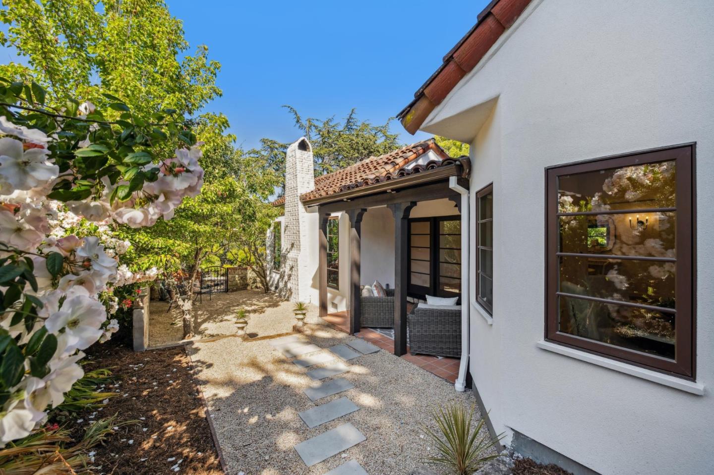 Detail Gallery Image 71 of 93 For 138 Valdeflores Dr, Burlingame,  CA 94010 - 4 Beds | 3/1 Baths
