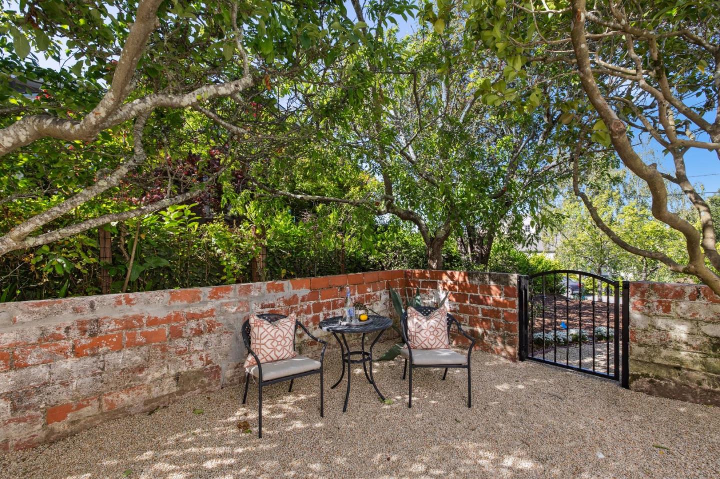 Detail Gallery Image 76 of 93 For 138 Valdeflores Dr, Burlingame,  CA 94010 - 4 Beds | 3/1 Baths