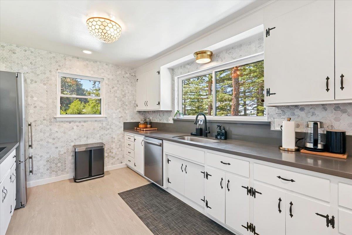 Detail Gallery Image 12 of 46 For 12960 Skyline Blvd, Woodside,  CA 94062 - 3 Beds | 2 Baths