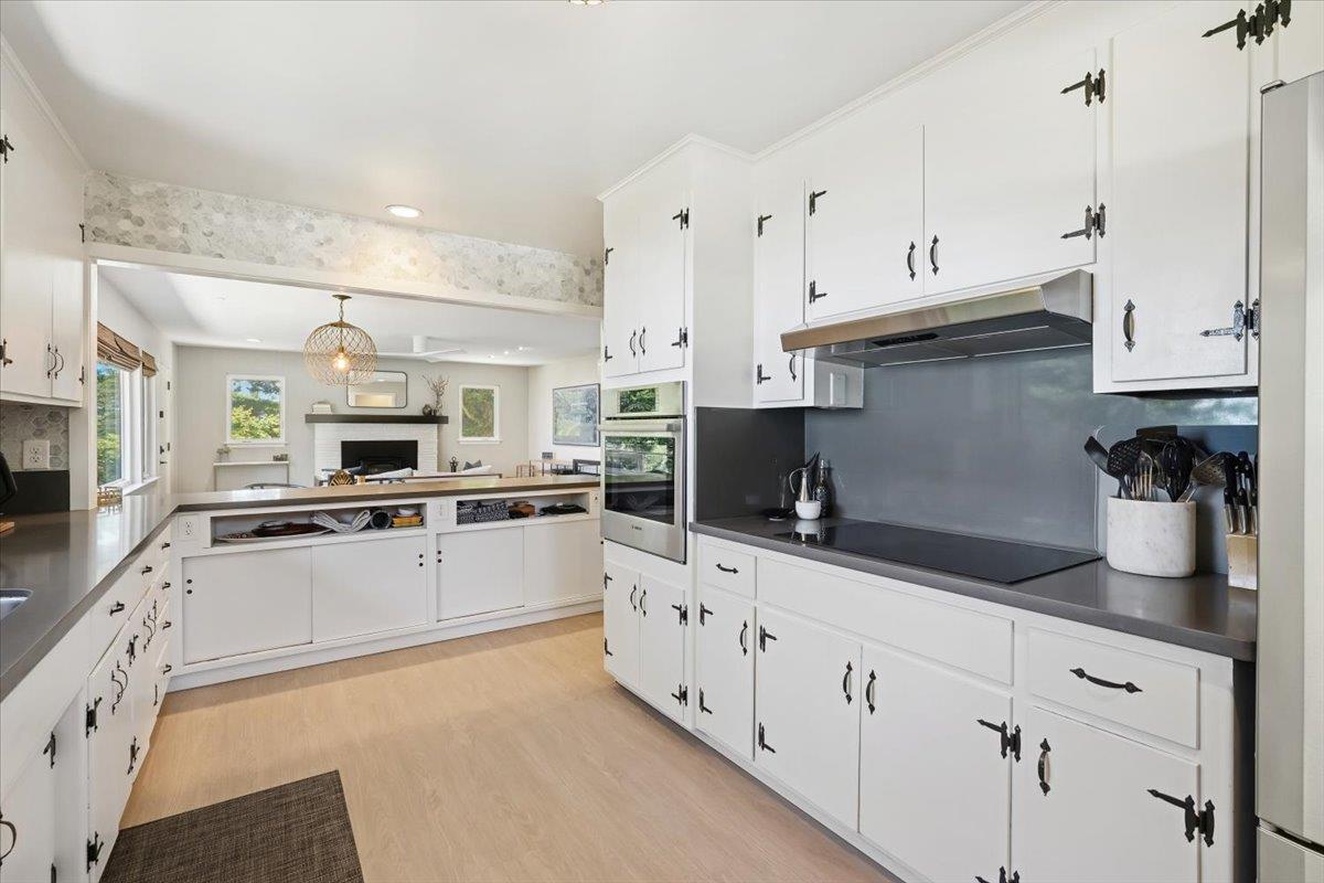 Detail Gallery Image 13 of 46 For 12960 Skyline Blvd, Woodside,  CA 94062 - 3 Beds | 2 Baths
