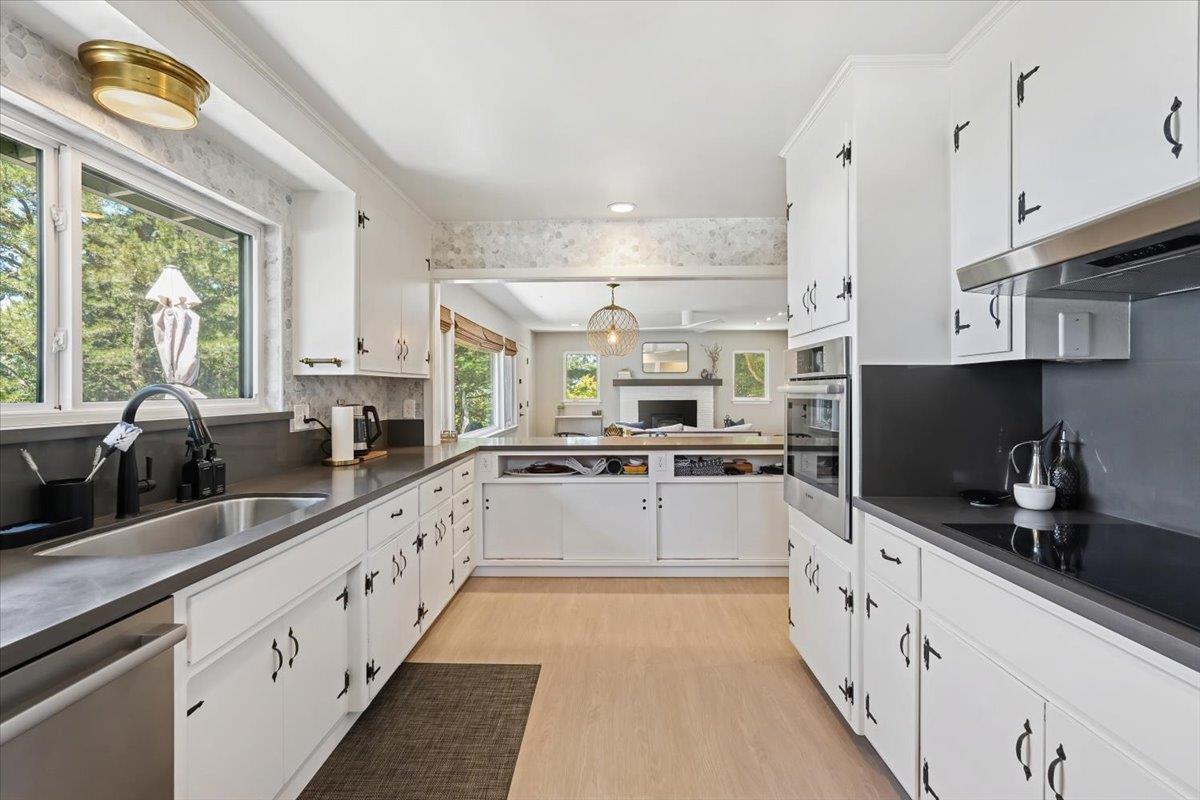 Detail Gallery Image 14 of 46 For 12960 Skyline Blvd, Woodside,  CA 94062 - 3 Beds | 2 Baths