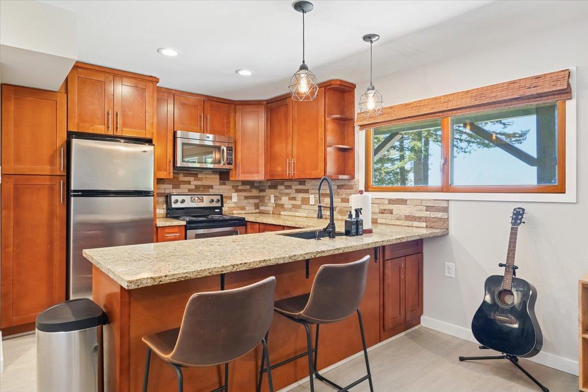 Detail Gallery Image 30 of 46 For 12960 Skyline Blvd, Woodside,  CA 94062 - 3 Beds | 2 Baths