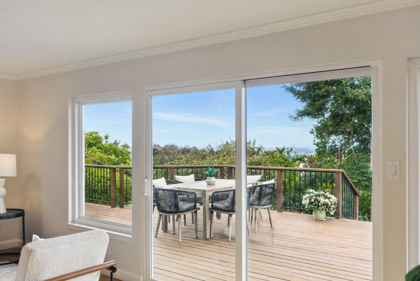 Detail Gallery Image 12 of 47 For 24 Chilton Ave, San Carlos,  CA 94070 - 4 Beds | 2 Baths