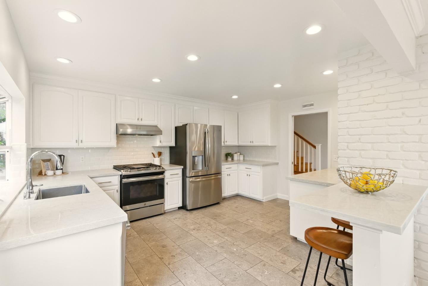 Detail Gallery Image 13 of 47 For 24 Chilton Ave, San Carlos,  CA 94070 - 4 Beds | 2 Baths