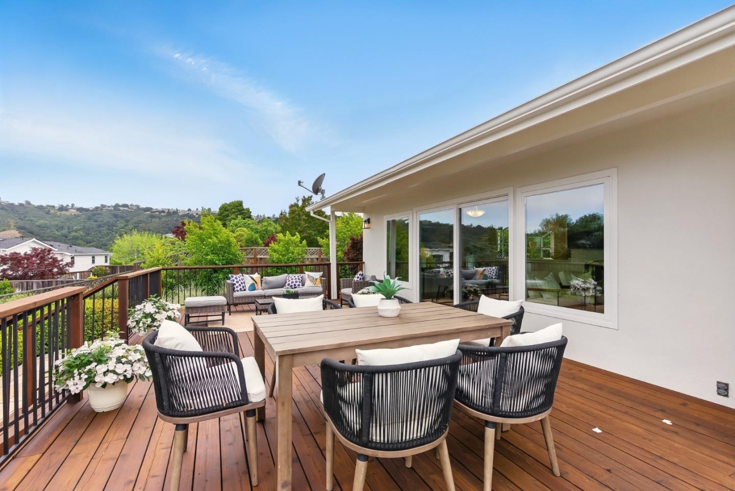 Detail Gallery Image 31 of 47 For 24 Chilton Ave, San Carlos,  CA 94070 - 4 Beds | 2 Baths