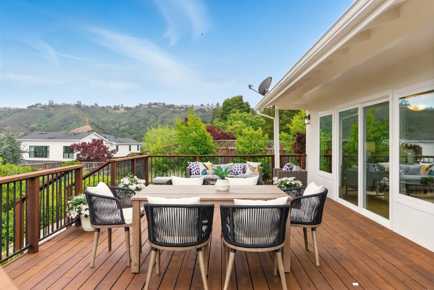 Detail Gallery Image 32 of 47 For 24 Chilton Ave, San Carlos,  CA 94070 - 4 Beds | 2 Baths