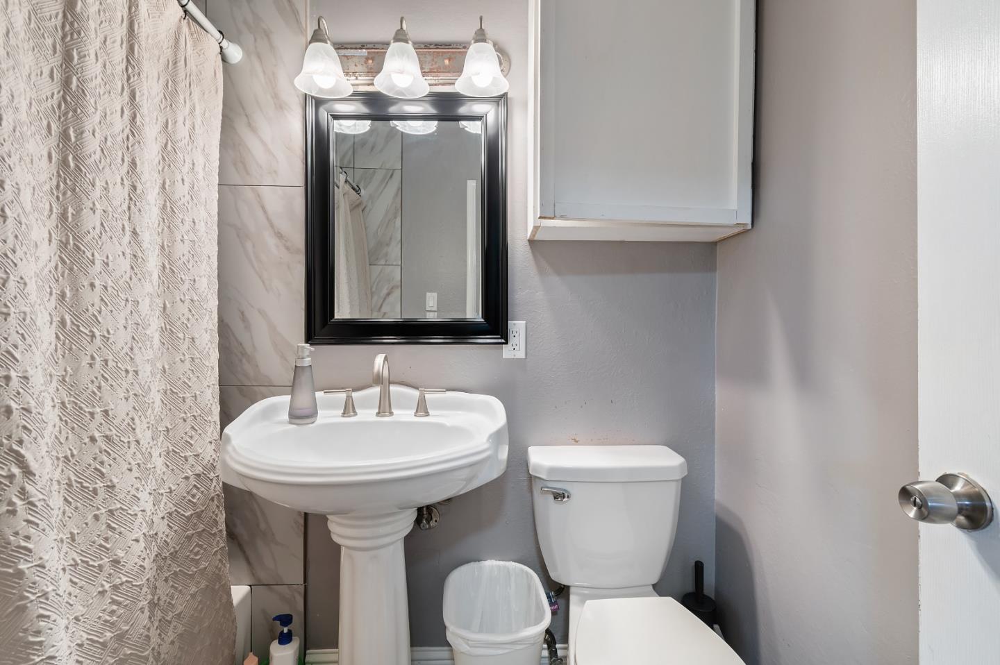 Detail Gallery Image 11 of 13 For 2547 Hazelwood Way, East Palo Alto,  CA 94303 - 3 Beds | 2 Baths