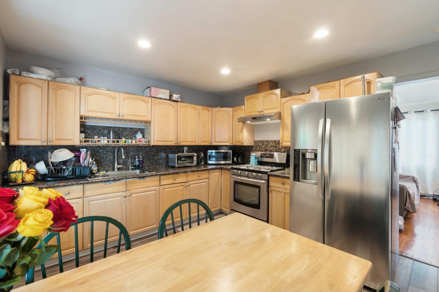 Detail Gallery Image 4 of 13 For 2547 Hazelwood Way, East Palo Alto,  CA 94303 - 3 Beds | 2 Baths