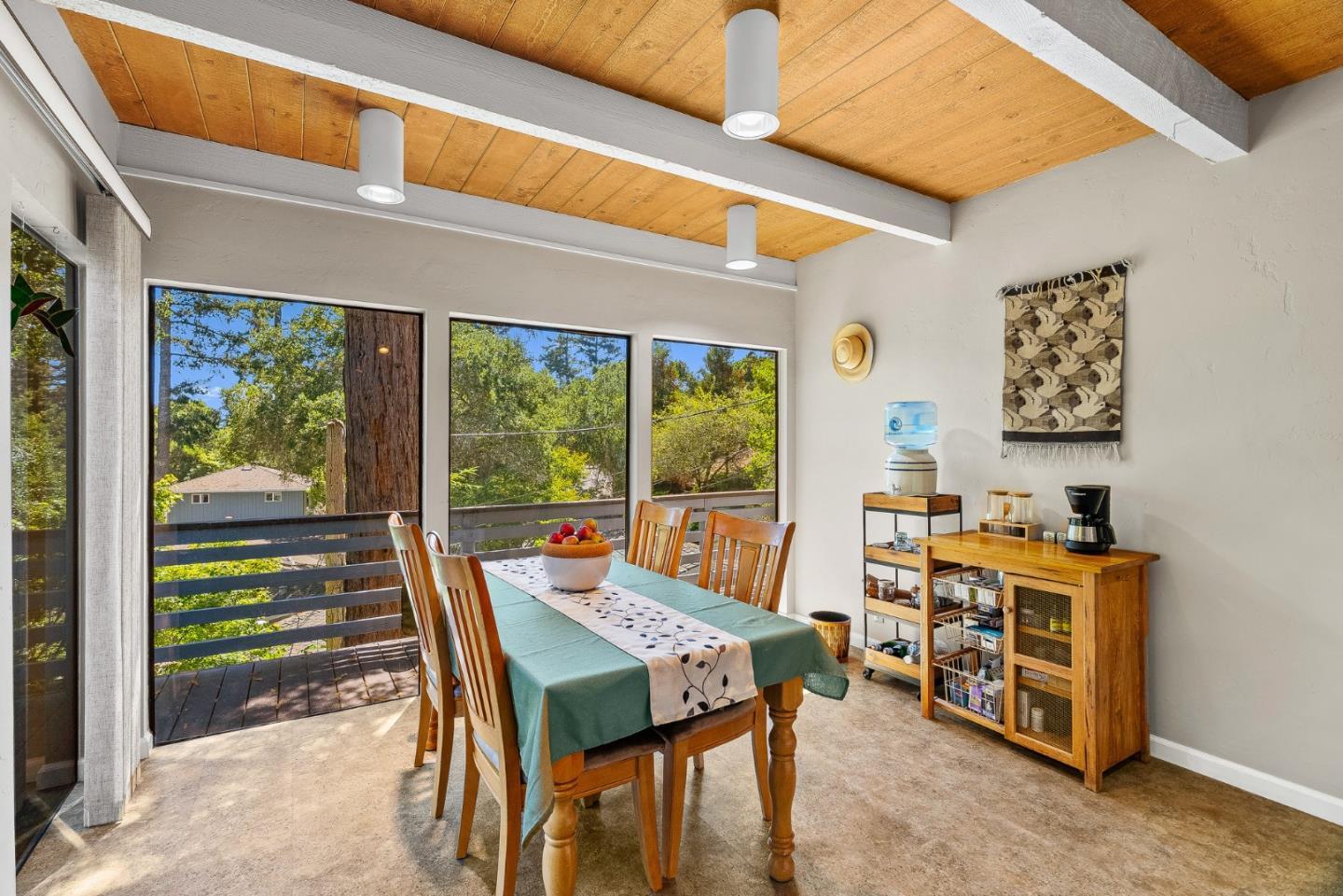 Detail Gallery Image 11 of 52 For 152 Montclair Dr, Santa Cruz,  CA 95060 - 4 Beds | 3 Baths