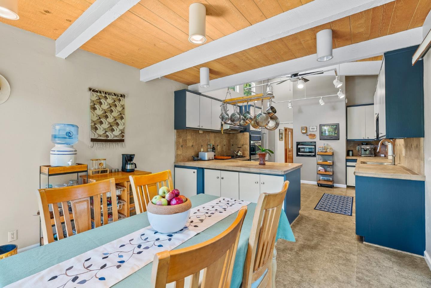 Detail Gallery Image 12 of 52 For 152 Montclair Dr, Santa Cruz,  CA 95060 - 4 Beds | 3 Baths