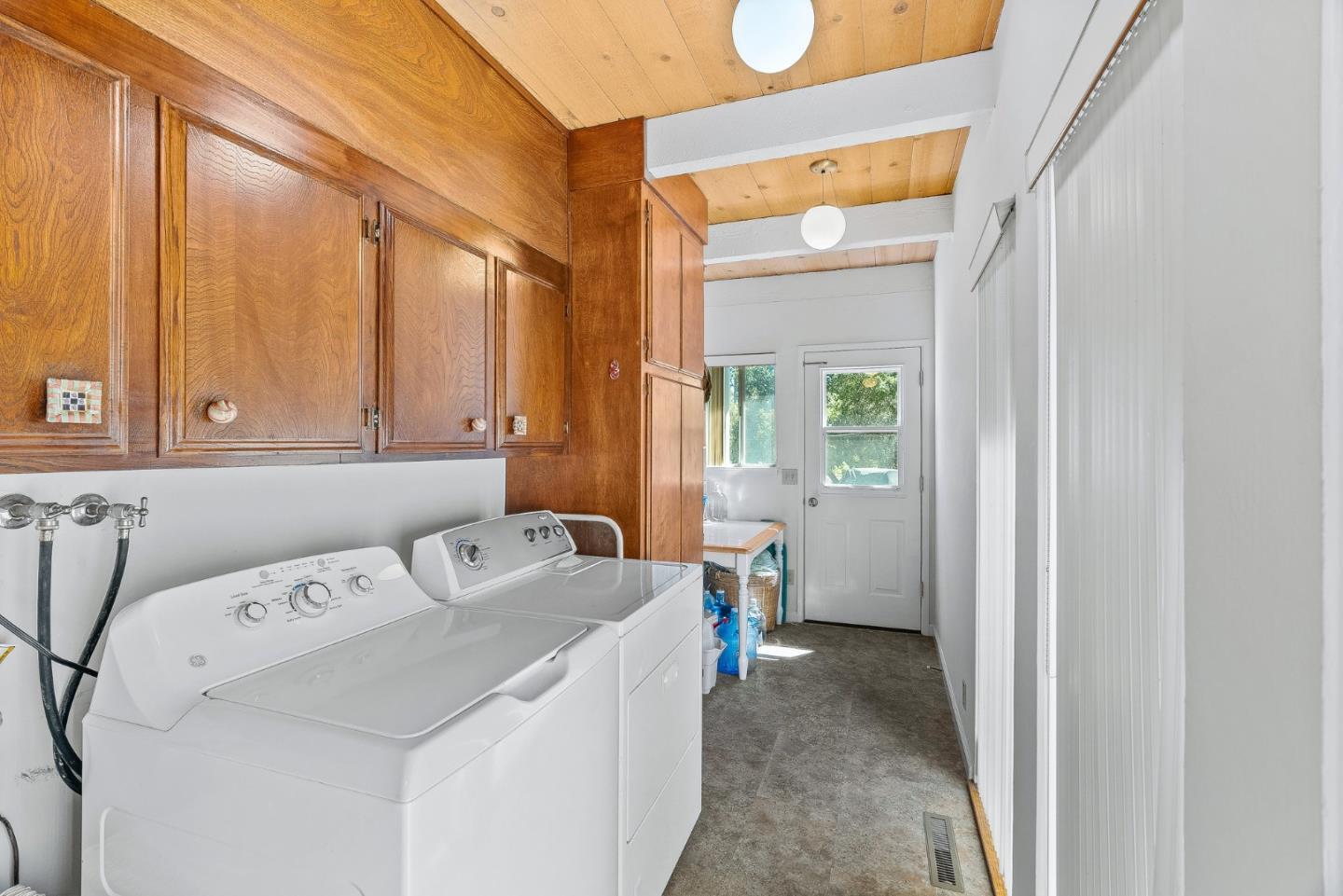 Detail Gallery Image 13 of 52 For 152 Montclair Dr, Santa Cruz,  CA 95060 - 4 Beds | 3 Baths