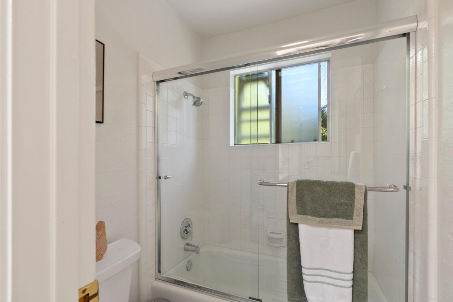 Detail Gallery Image 17 of 52 For 152 Montclair Dr, Santa Cruz,  CA 95060 - 4 Beds | 3 Baths