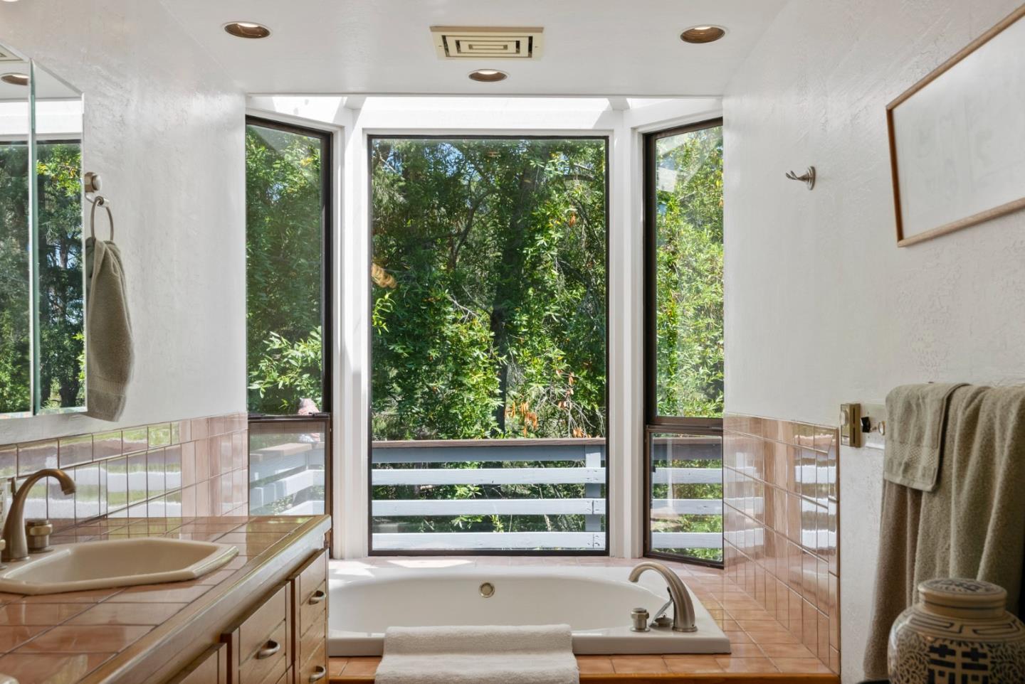 Detail Gallery Image 20 of 52 For 152 Montclair Dr, Santa Cruz,  CA 95060 - 4 Beds | 3 Baths