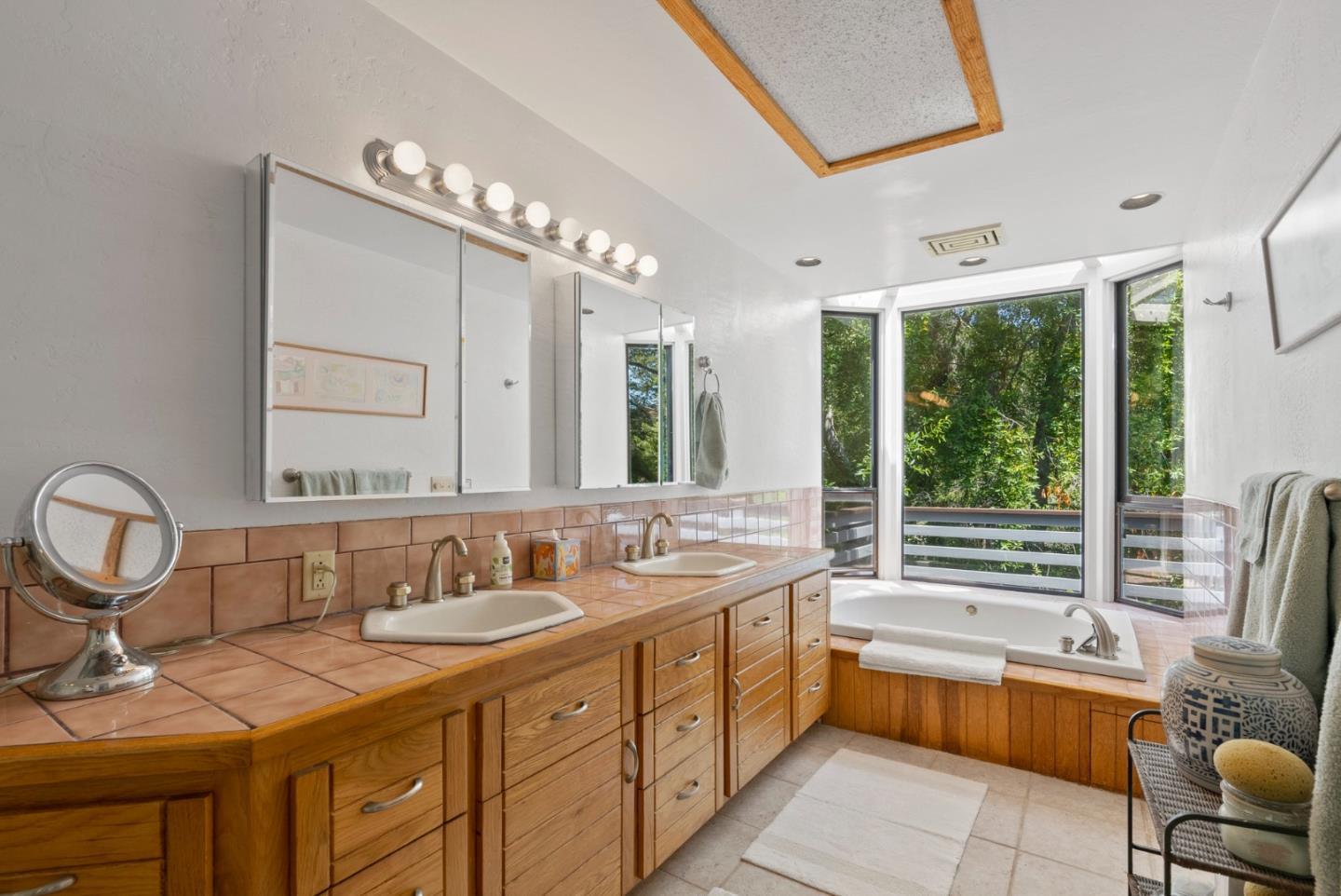Detail Gallery Image 21 of 52 For 152 Montclair Dr, Santa Cruz,  CA 95060 - 4 Beds | 3 Baths