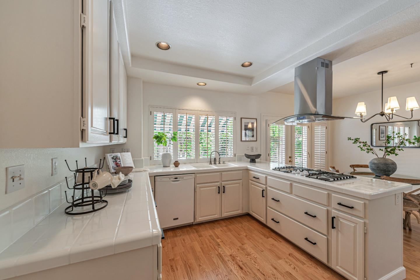 Detail Gallery Image 13 of 58 For 11902 Shasta Spring Ct, Cupertino,  CA 95014 - 3 Beds | 3 Baths
