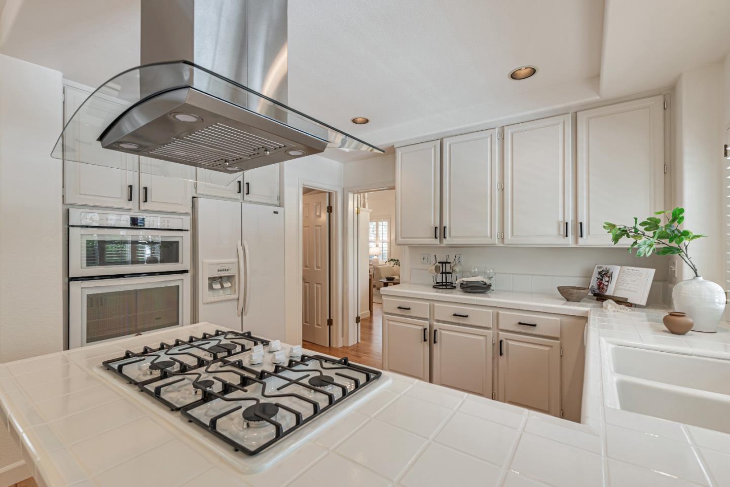 Detail Gallery Image 14 of 58 For 11902 Shasta Spring Ct, Cupertino,  CA 95014 - 3 Beds | 3 Baths