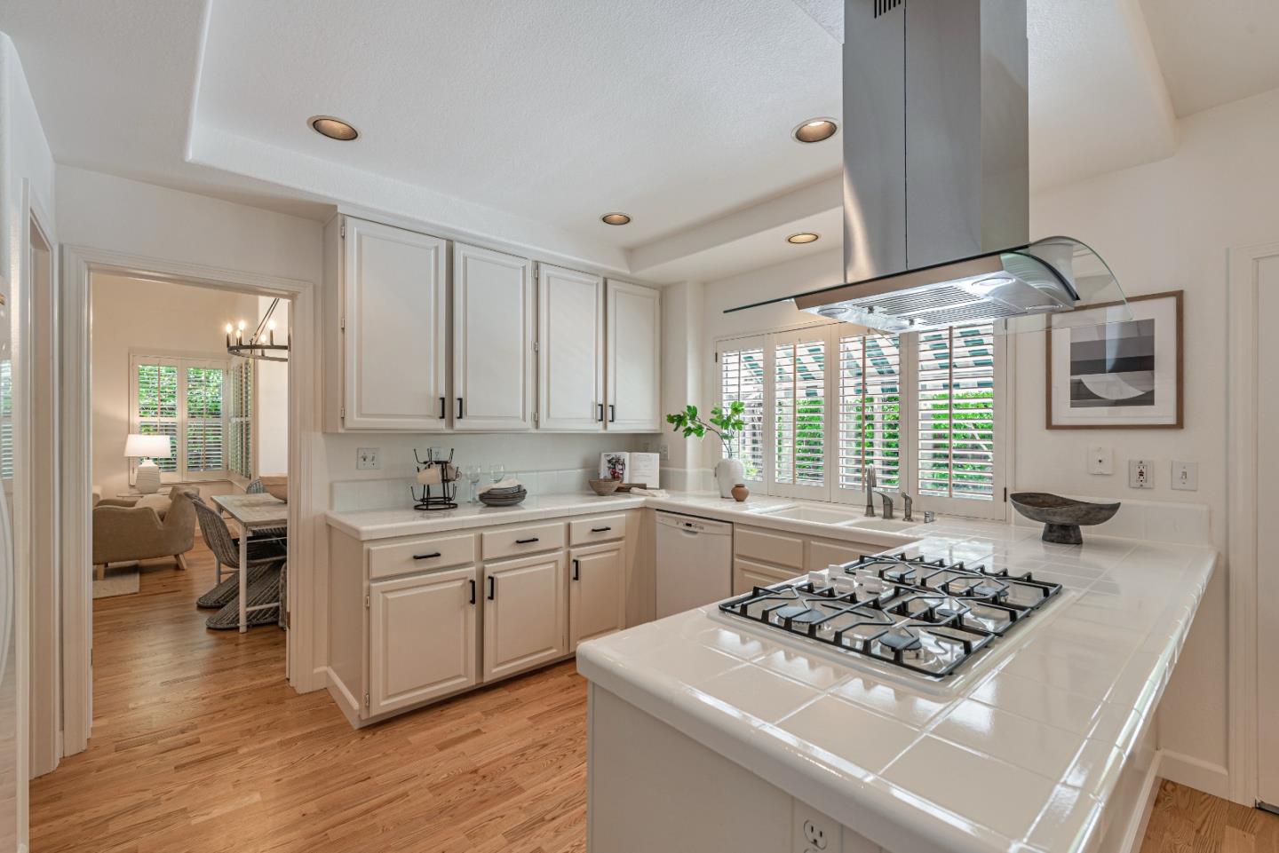 Detail Gallery Image 15 of 58 For 11902 Shasta Spring Ct, Cupertino,  CA 95014 - 3 Beds | 3 Baths