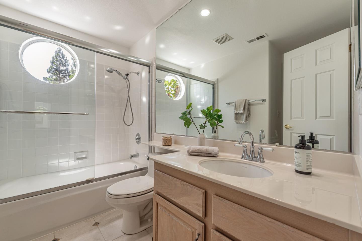 Detail Gallery Image 35 of 58 For 11902 Shasta Spring Ct, Cupertino,  CA 95014 - 3 Beds | 3 Baths