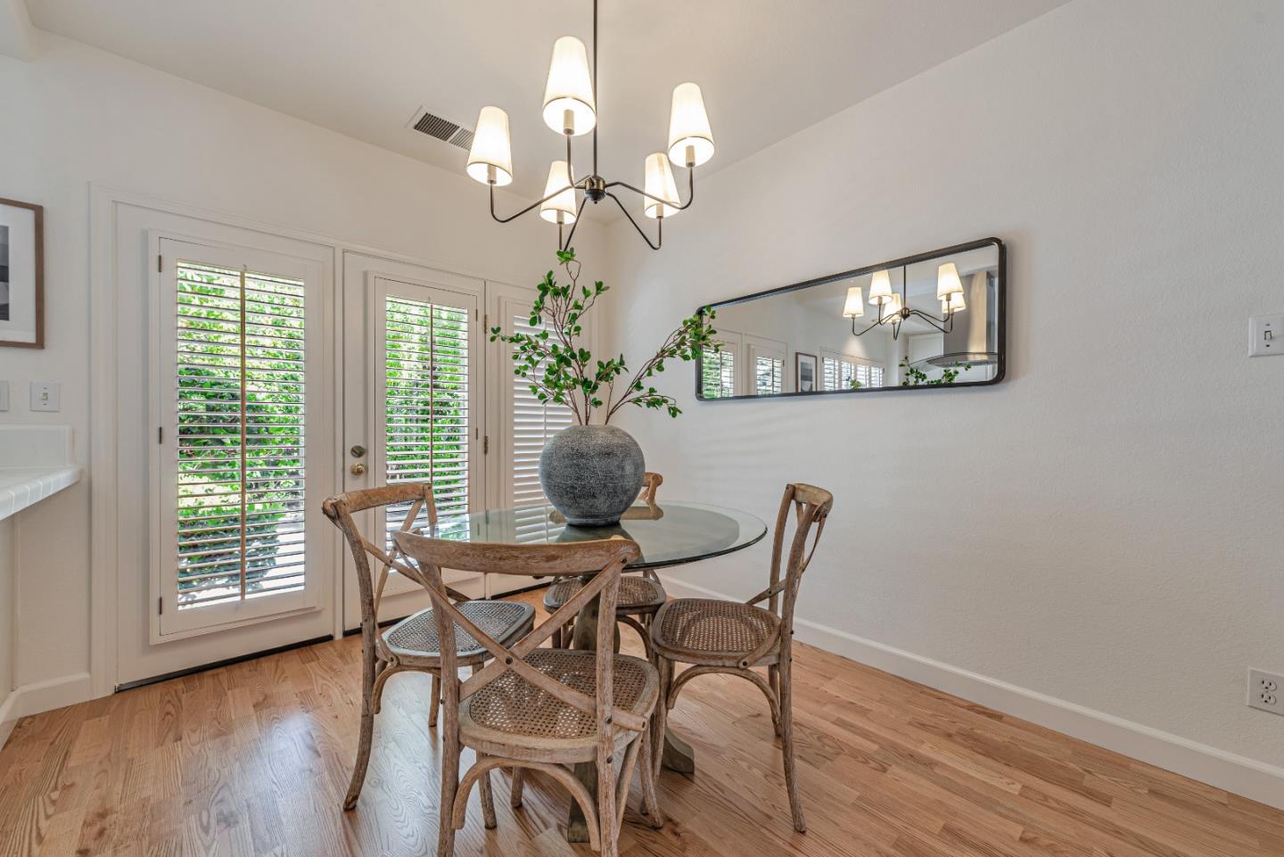 Detail Gallery Image 7 of 58 For 11902 Shasta Spring Ct, Cupertino,  CA 95014 - 3 Beds | 3 Baths