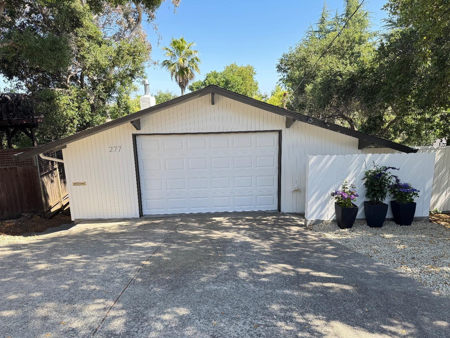 Detail Gallery Image 2 of 14 For 277 Oakview Dr, San Carlos,  CA 94070 - 3 Beds | 2/1 Baths