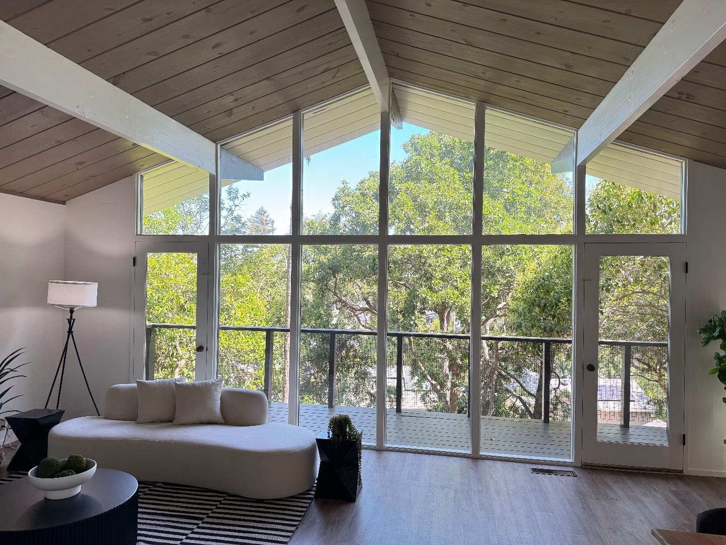 Detail Gallery Image 4 of 14 For 277 Oakview Dr, San Carlos,  CA 94070 - 3 Beds | 2/1 Baths