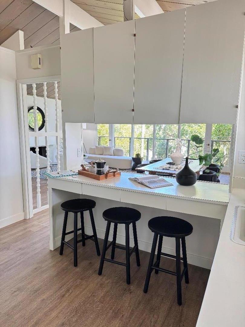 Detail Gallery Image 6 of 14 For 277 Oakview Dr, San Carlos,  CA 94070 - 3 Beds | 2/1 Baths