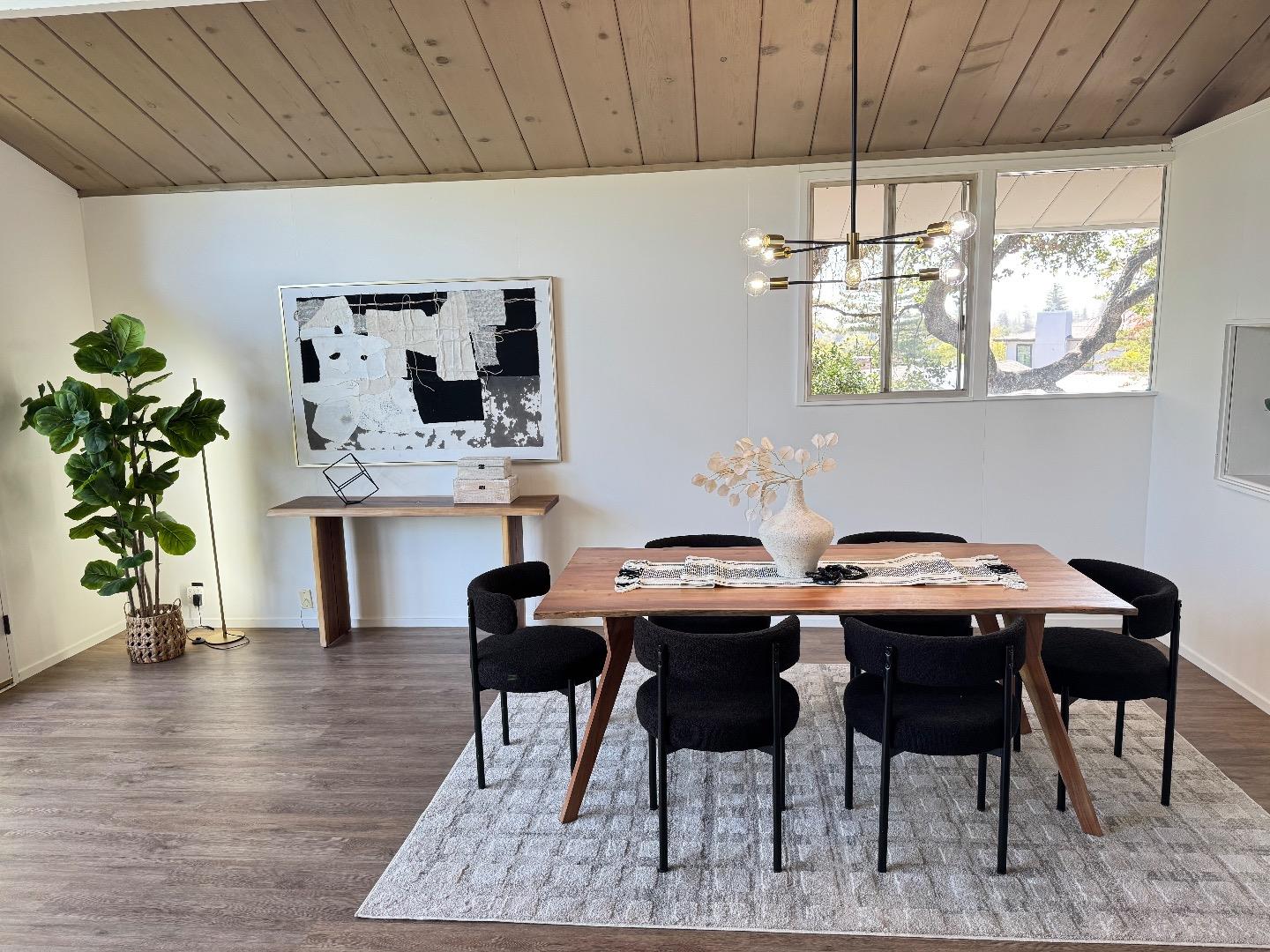 Detail Gallery Image 9 of 14 For 277 Oakview Dr, San Carlos,  CA 94070 - 3 Beds | 2/1 Baths