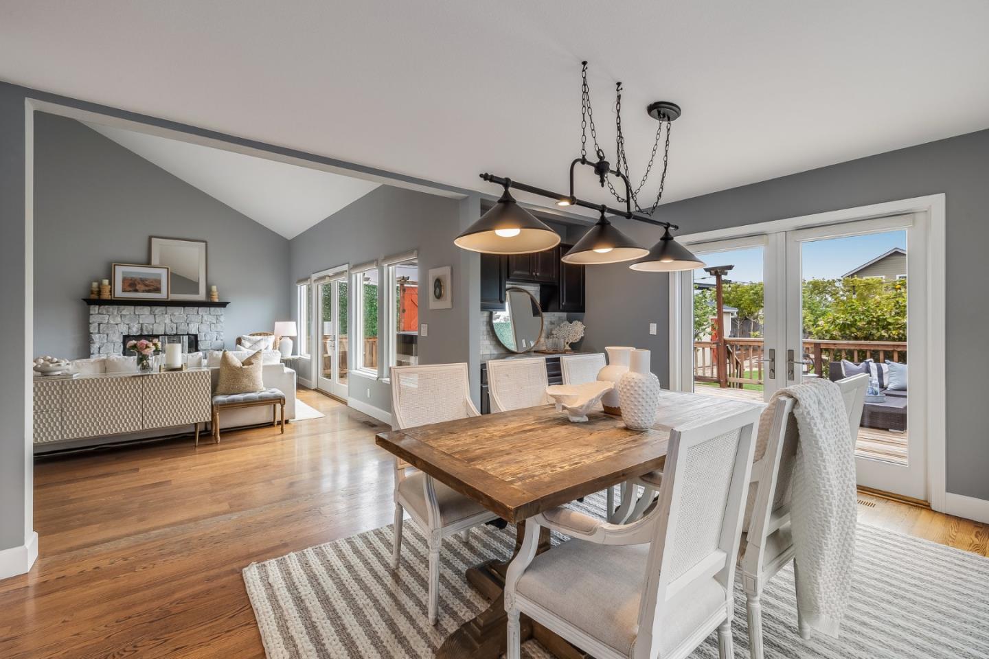 Detail Gallery Image 11 of 51 For 448 Correas St, Half Moon Bay,  CA 94019 - 3 Beds | 3 Baths