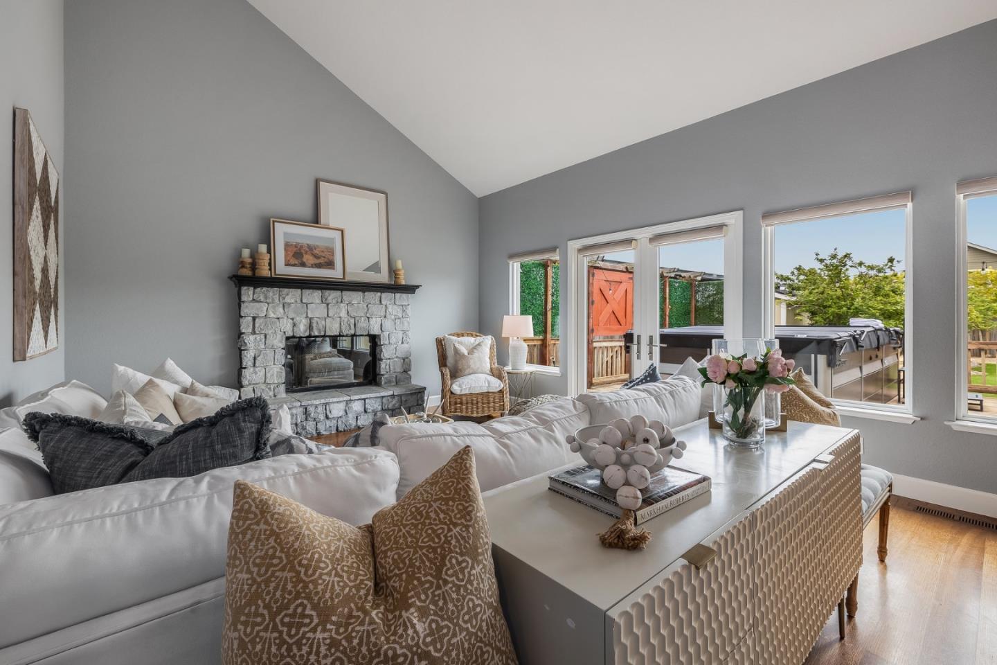 Detail Gallery Image 9 of 51 For 448 Correas St, Half Moon Bay,  CA 94019 - 3 Beds | 3 Baths