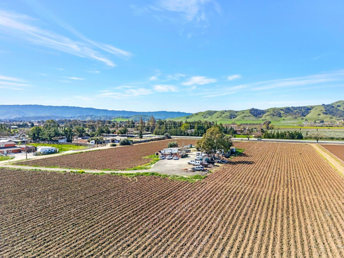 Detail Gallery Image 10 of 22 For 11580 Monterey Rd, Gilroy,  CA 95020 - 3 Beds | 1 Baths