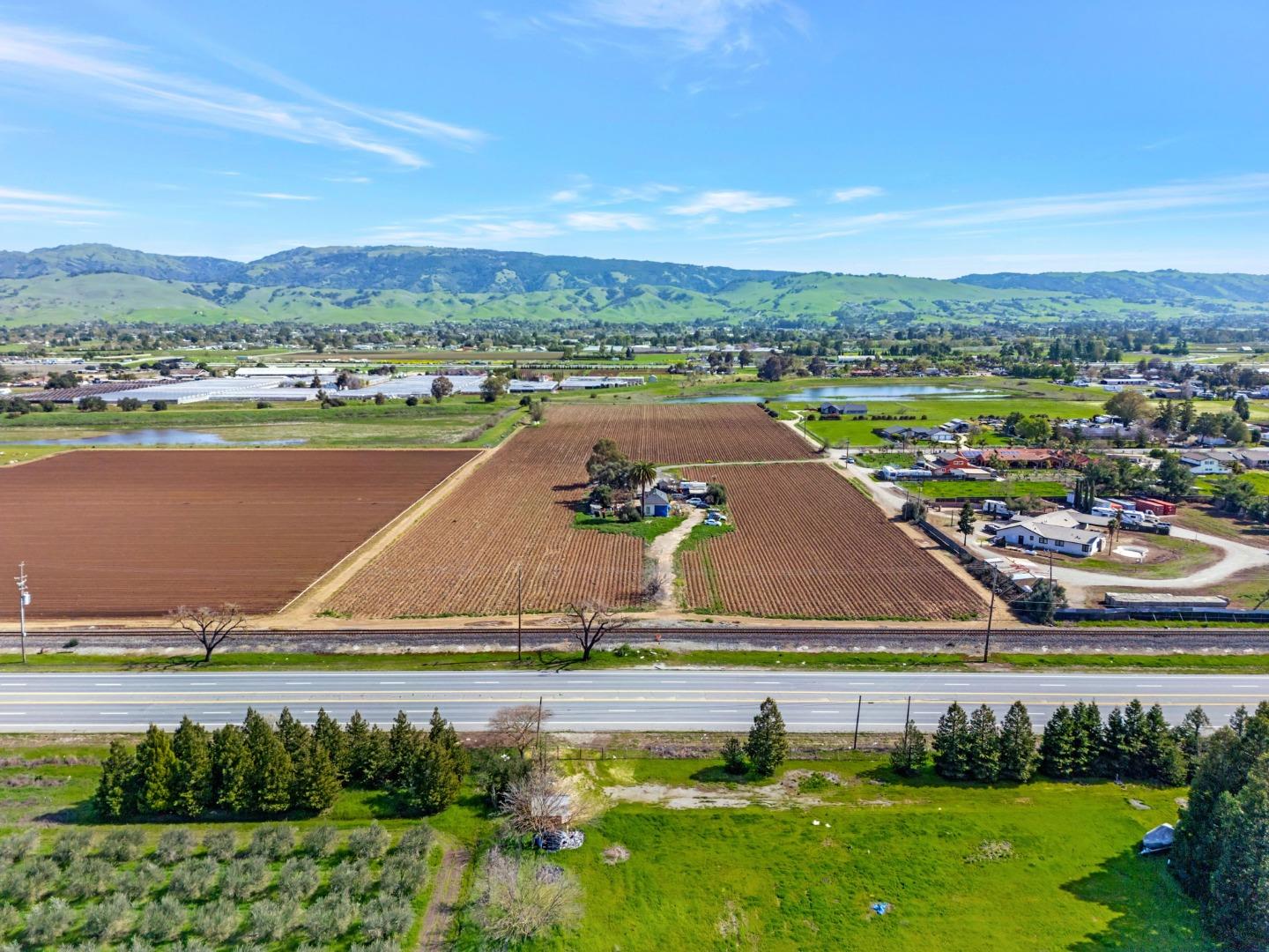 Detail Gallery Image 17 of 22 For 11580 Monterey Rd, Gilroy,  CA 95020 - 3 Beds | 1 Baths