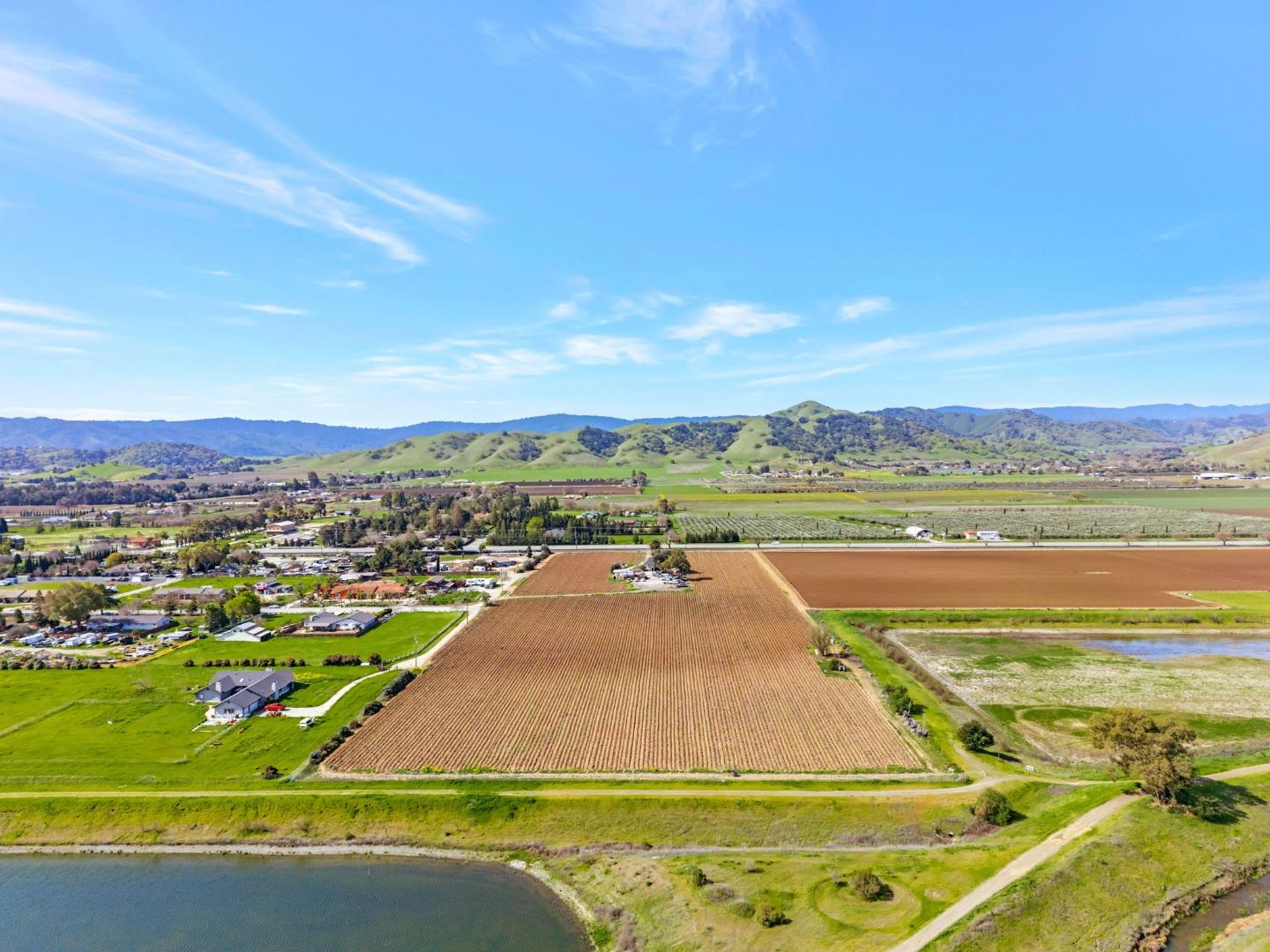 Detail Gallery Image 6 of 22 For 11580 Monterey Rd, Gilroy,  CA 95020 - 3 Beds | 1 Baths