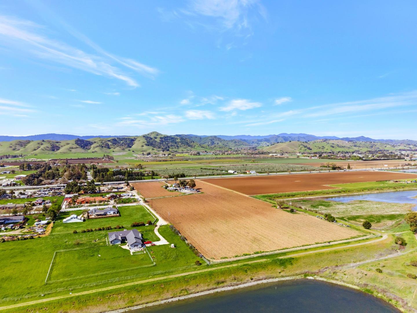 Detail Gallery Image 7 of 22 For 11580 Monterey Rd, Gilroy,  CA 95020 - 3 Beds | 1 Baths