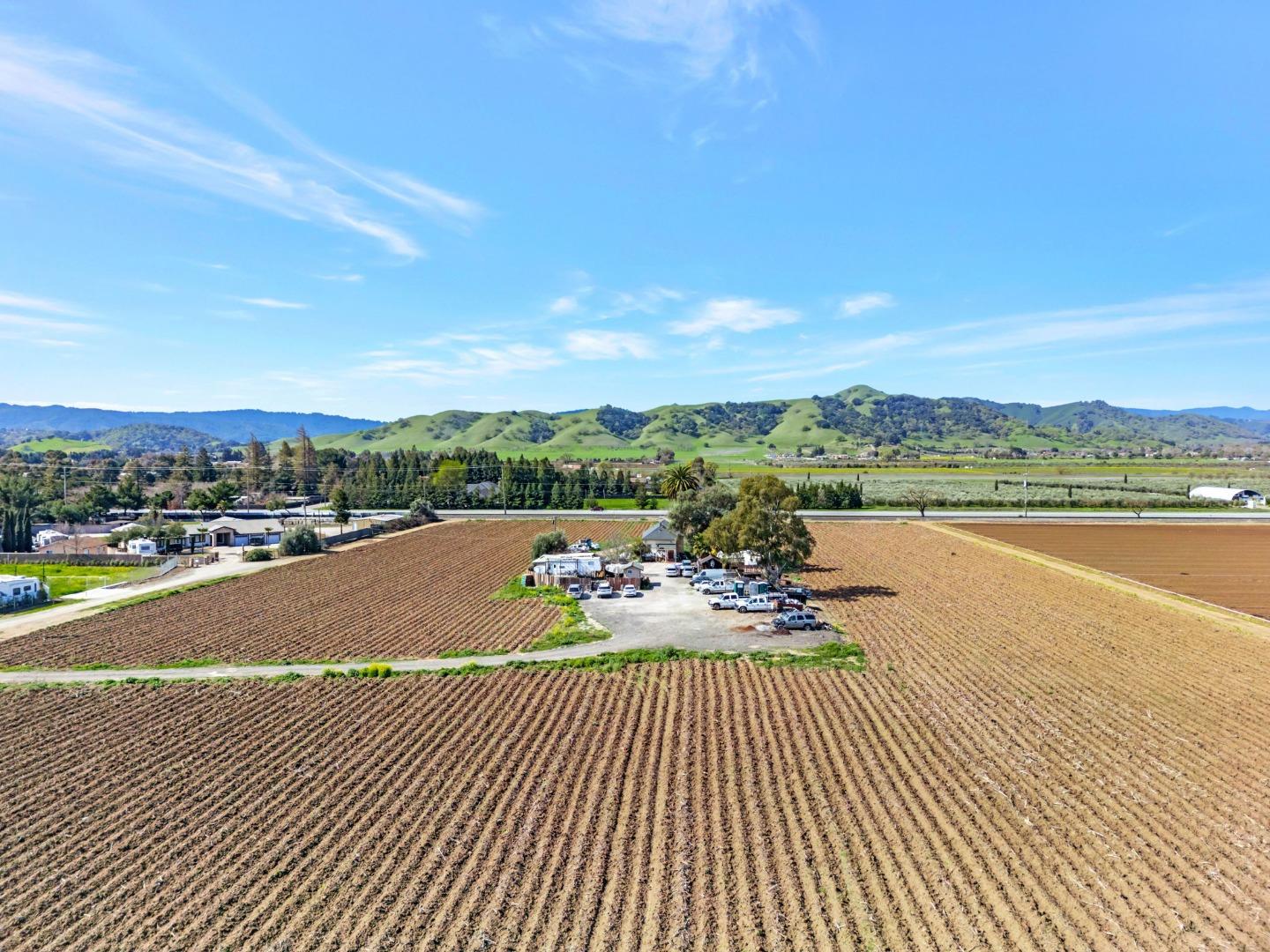 Detail Gallery Image 8 of 22 For 11580 Monterey Rd, Gilroy,  CA 95020 - 3 Beds | 1 Baths