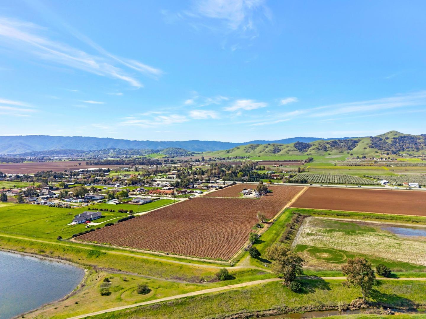 Detail Gallery Image 9 of 22 For 11580 Monterey Rd, Gilroy,  CA 95020 - 3 Beds | 1 Baths