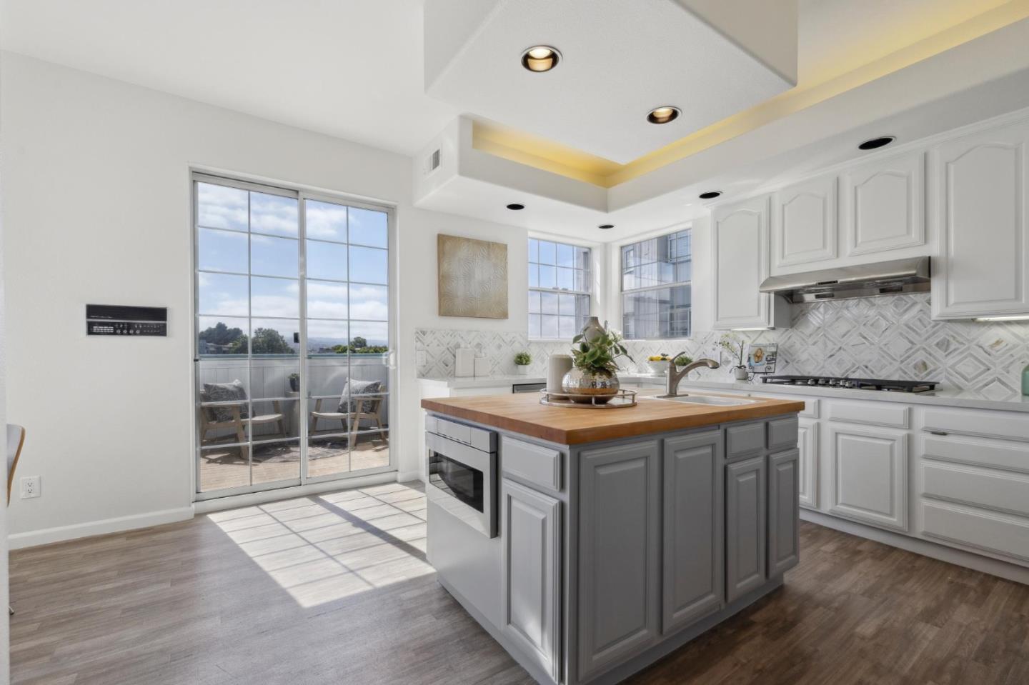 Detail Gallery Image 12 of 33 For 700 Promontory Point Ln #1206,  Foster City,  CA 94404 - 2 Beds | 2/1 Baths