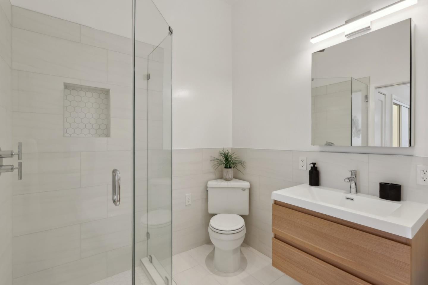 Detail Gallery Image 24 of 46 For 539 Divisadero St, San Francisco,  CA 94117 - 3 Beds | 2 Baths