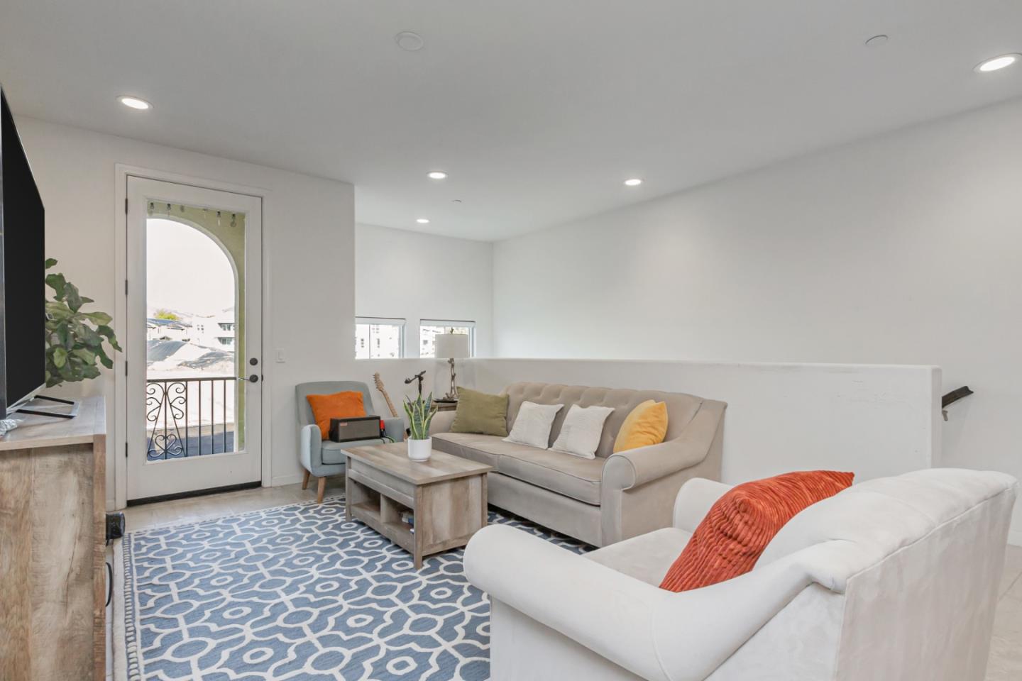 Detail Gallery Image 2 of 33 For 1931 Journey St, Milpitas,  CA 95035 - 2 Beds | 2 Baths