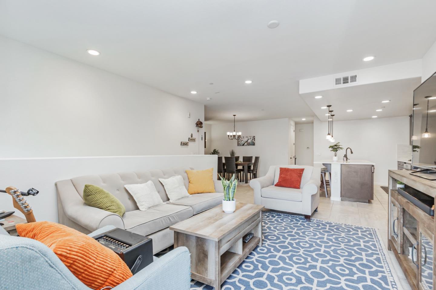 Detail Gallery Image 3 of 33 For 1931 Journey St, Milpitas,  CA 95035 - 2 Beds | 2 Baths