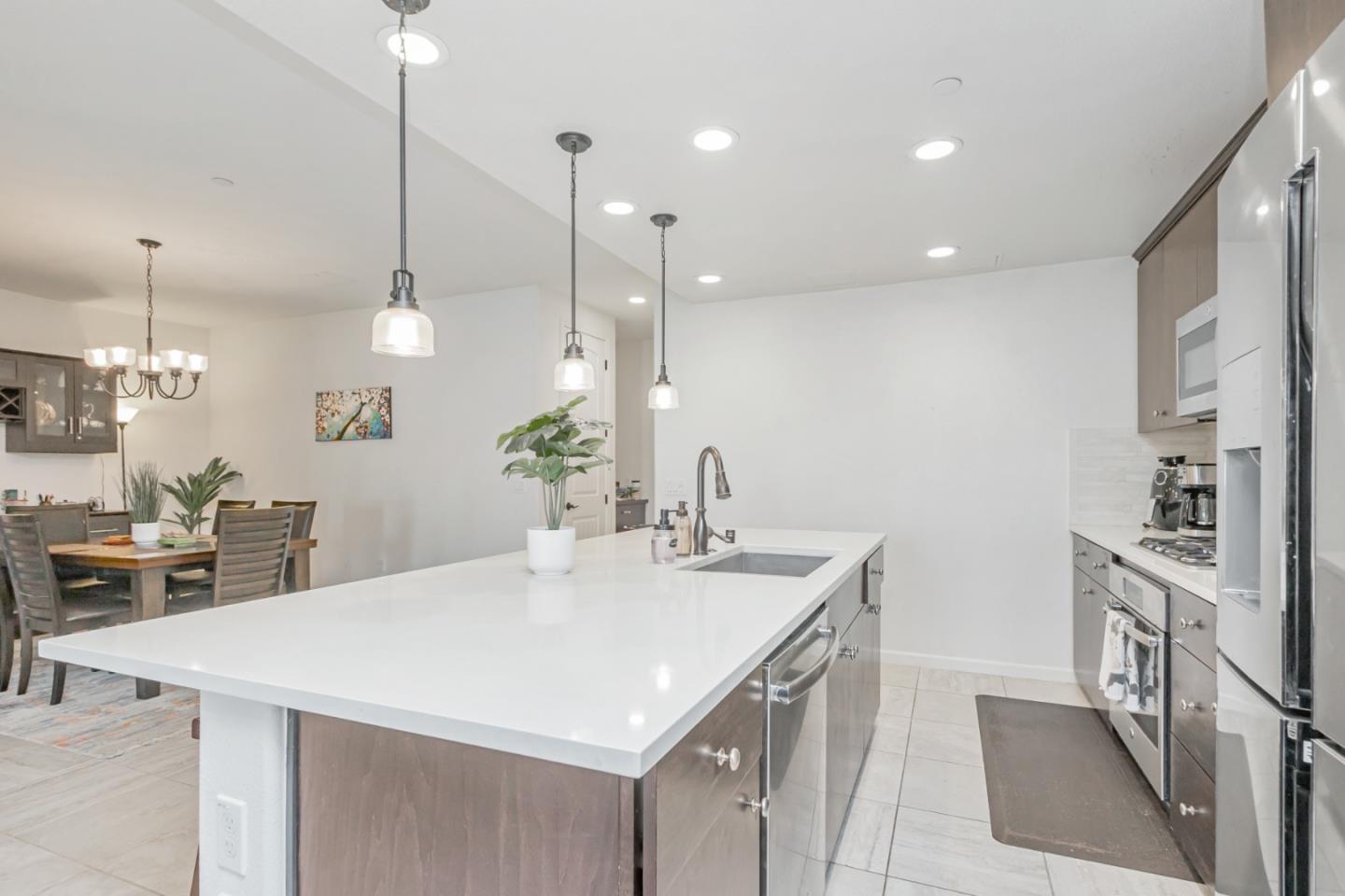 Detail Gallery Image 7 of 33 For 1931 Journey St, Milpitas,  CA 95035 - 2 Beds | 2 Baths