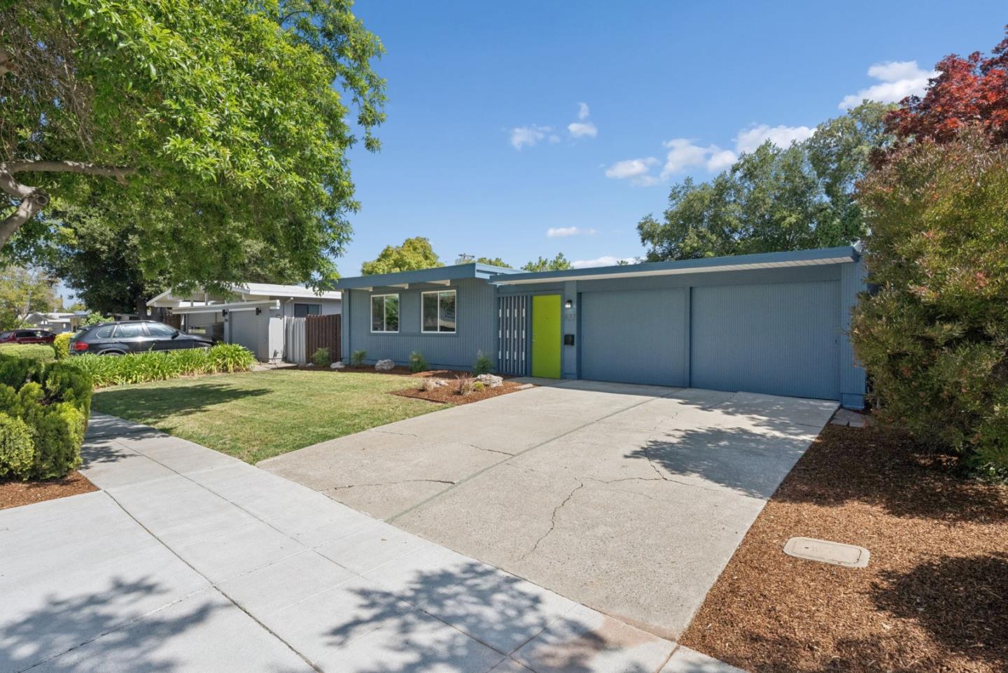 Detail Gallery Image 4 of 46 For 822 Dartshire Way, Sunnyvale,  CA 94087 - 4 Beds | 2 Baths
