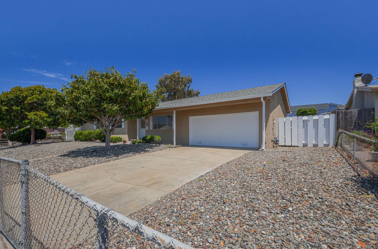 Detail Gallery Image 2 of 36 For 1622 Flores St, Seaside,  CA 93955 - 4 Beds | 2 Baths