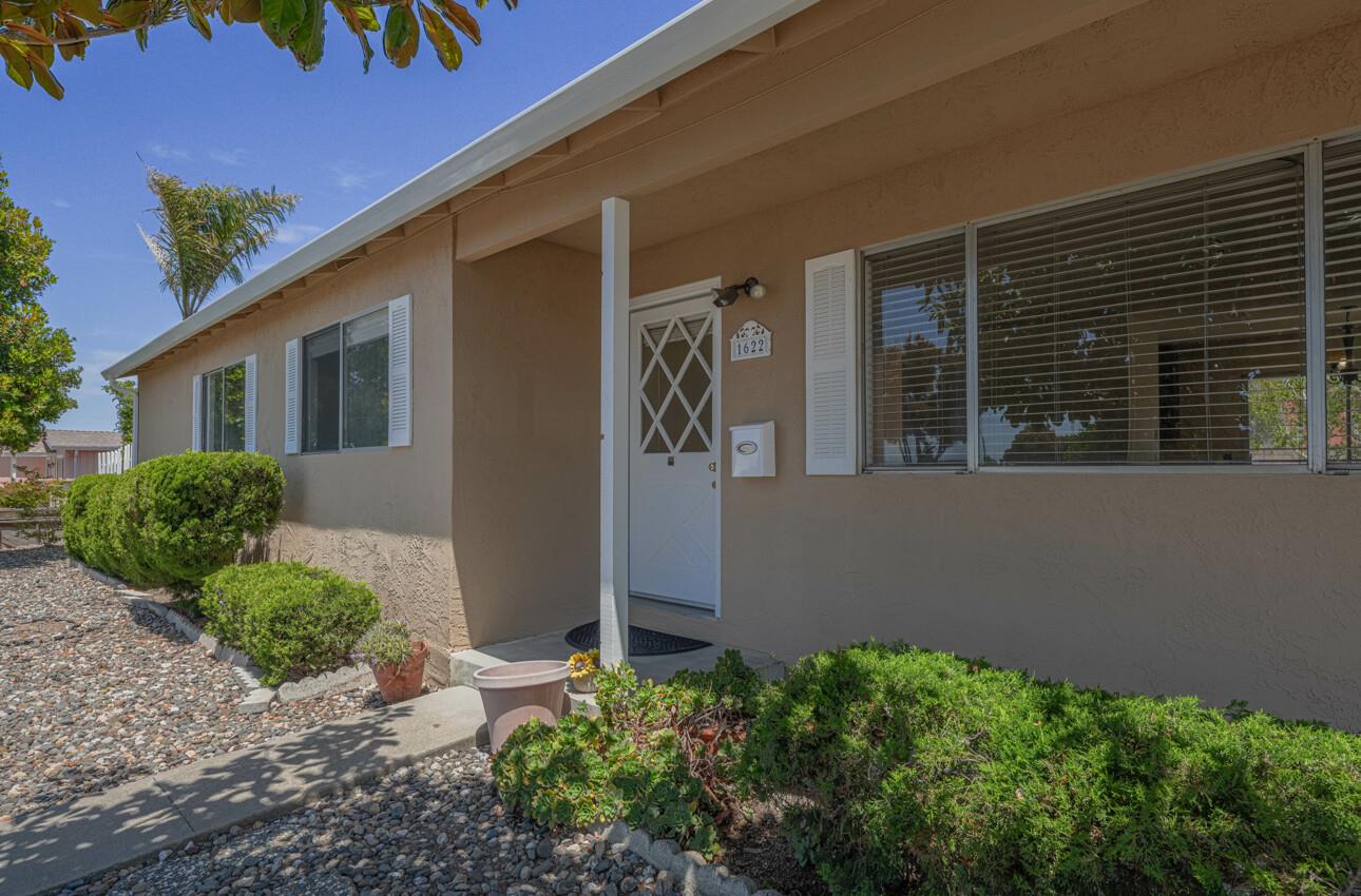 Detail Gallery Image 3 of 36 For 1622 Flores St, Seaside,  CA 93955 - 4 Beds | 2 Baths