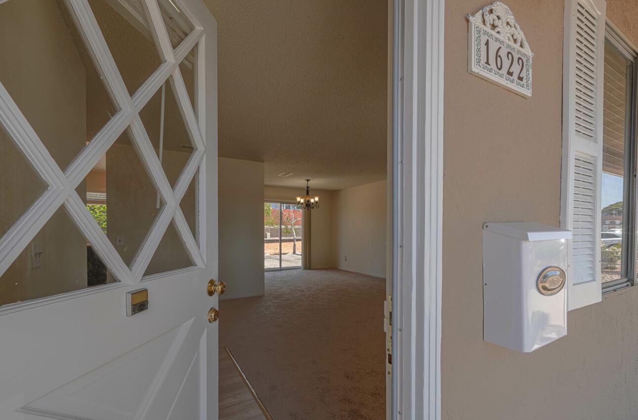 Detail Gallery Image 4 of 36 For 1622 Flores St, Seaside,  CA 93955 - 4 Beds | 2 Baths