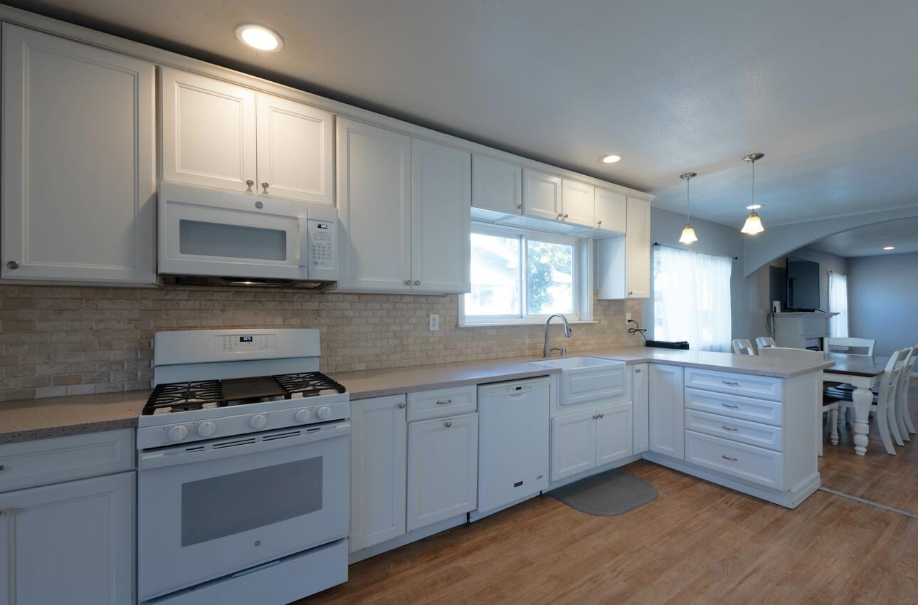 Detail Gallery Image 10 of 28 For 121 Oak St, Salinas,  CA 93901 - 3 Beds | 2 Baths